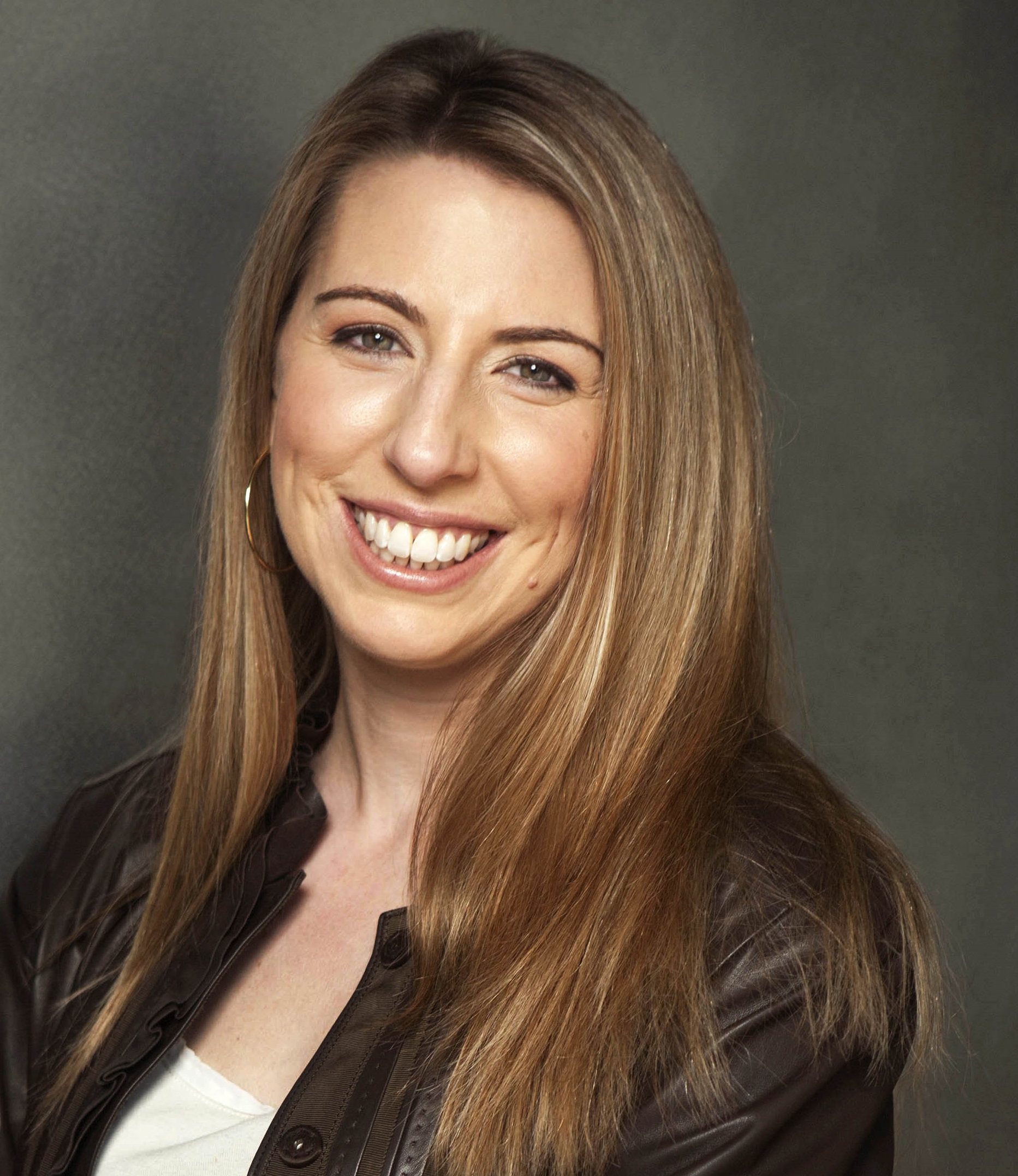 Beth Kendrick_credit Anna Peña headshot 2018.jpg