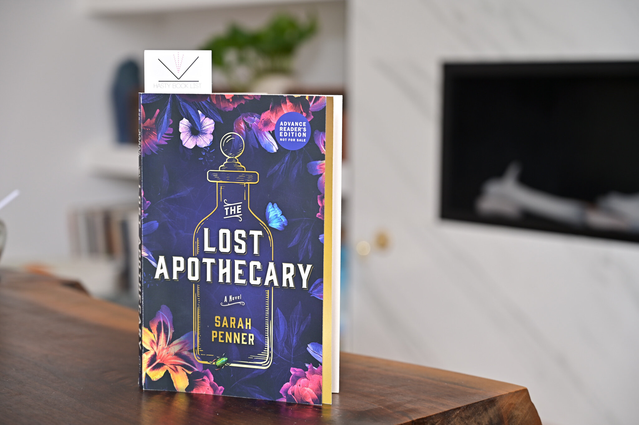 The Lost Apothecary [Book]