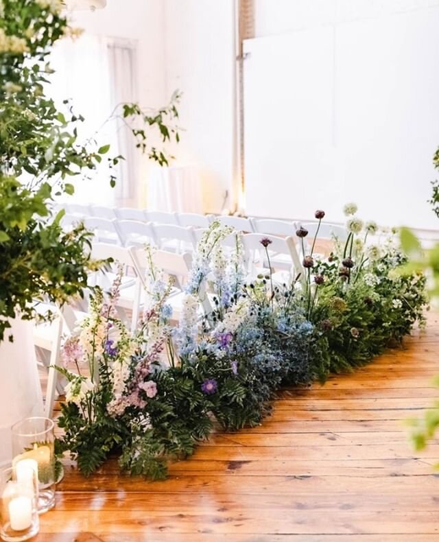 Dream aisle alert! ⁠
florals: @textureflorals⁠
⁠
via @confettiandco⁠
#dearheartvibes