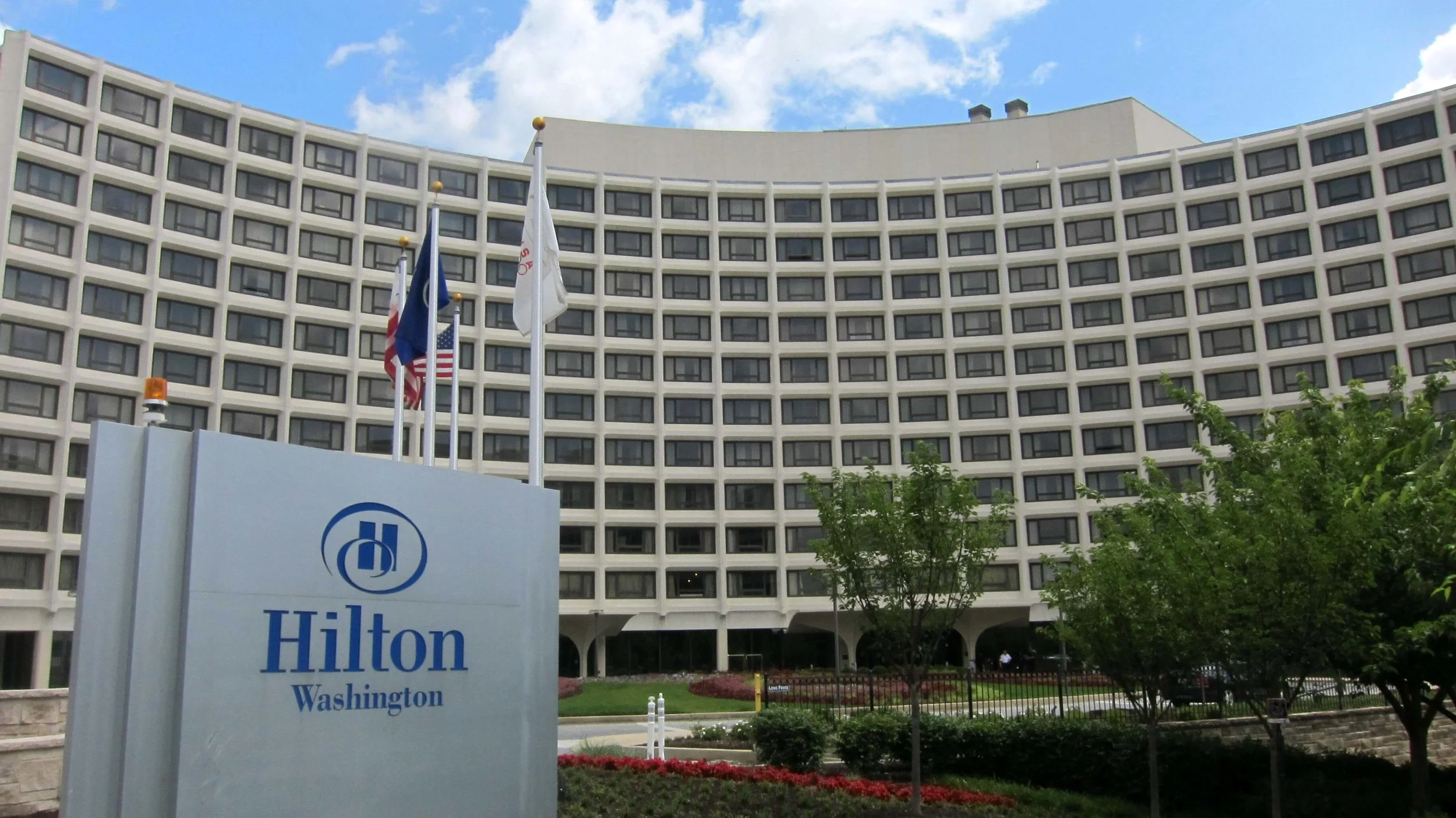 Hilton_Washington_-_sign-2.jpg