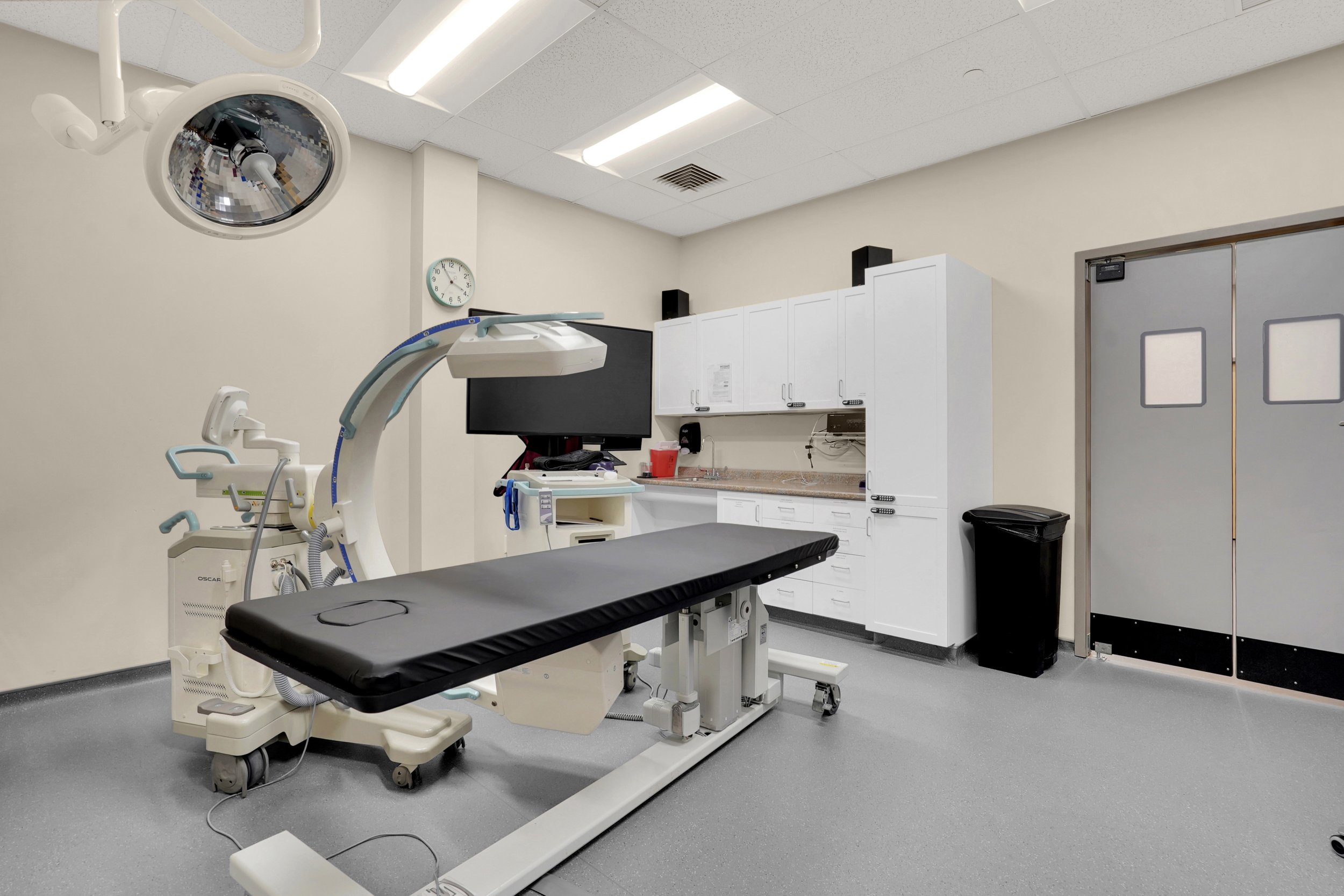 surgical room with table, lights and medical devices