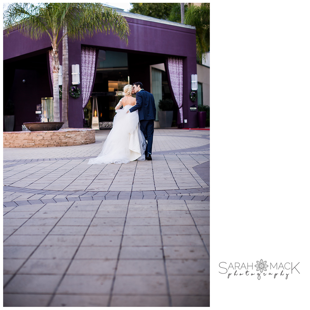 22-Avenue-of-the-Arts-Costa-Mesa-Wedding-Photography.jpg