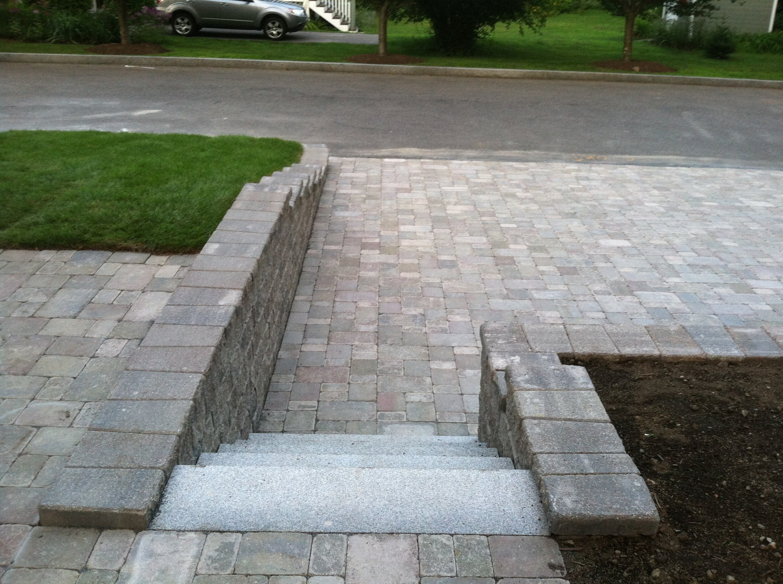 5 Landscape Design Ideas That Bring Attention to the Driveway in Dover, MA Area