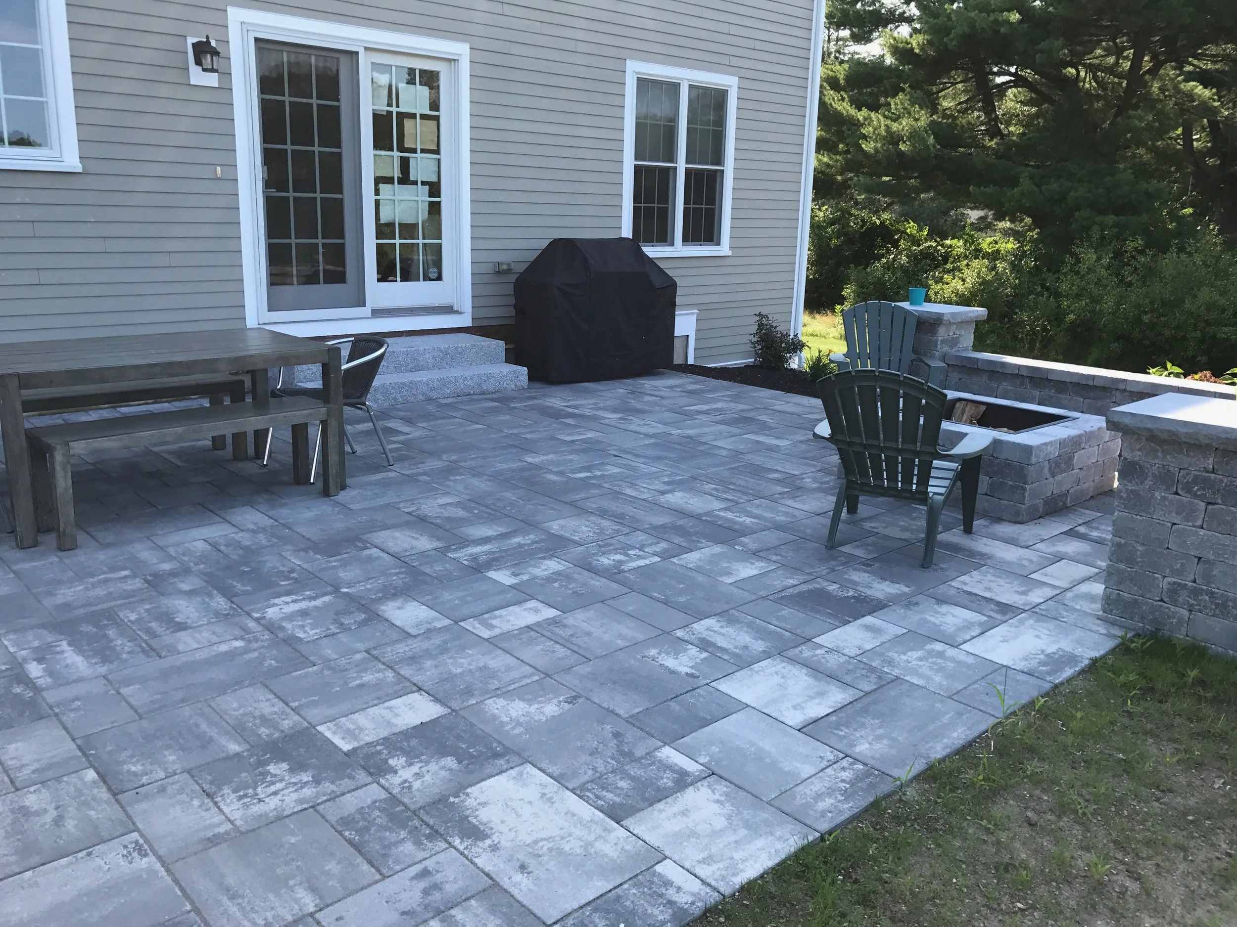 Paver Patio Layout : 35 Patio Paver Ideas to Upgrade Your Outdoor Oasis ...