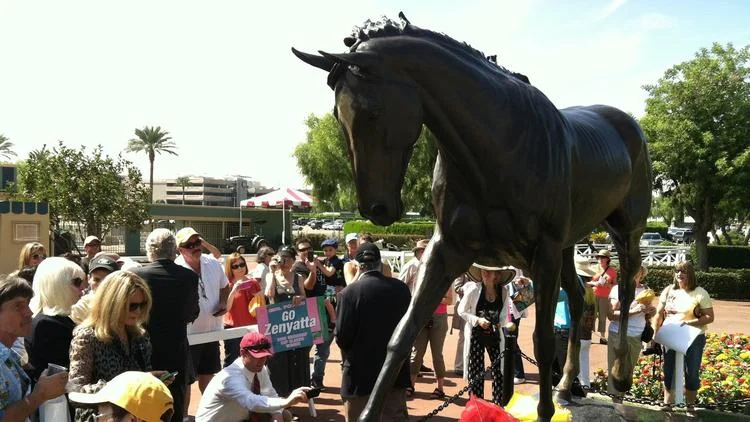 Del Dios' Nina Kaiser's bronze statue of Zenyatta drew nothing but praise when it was unveiled Saturday in the paddock garden of Santa Anita Park. (/ Ed Zieralski)