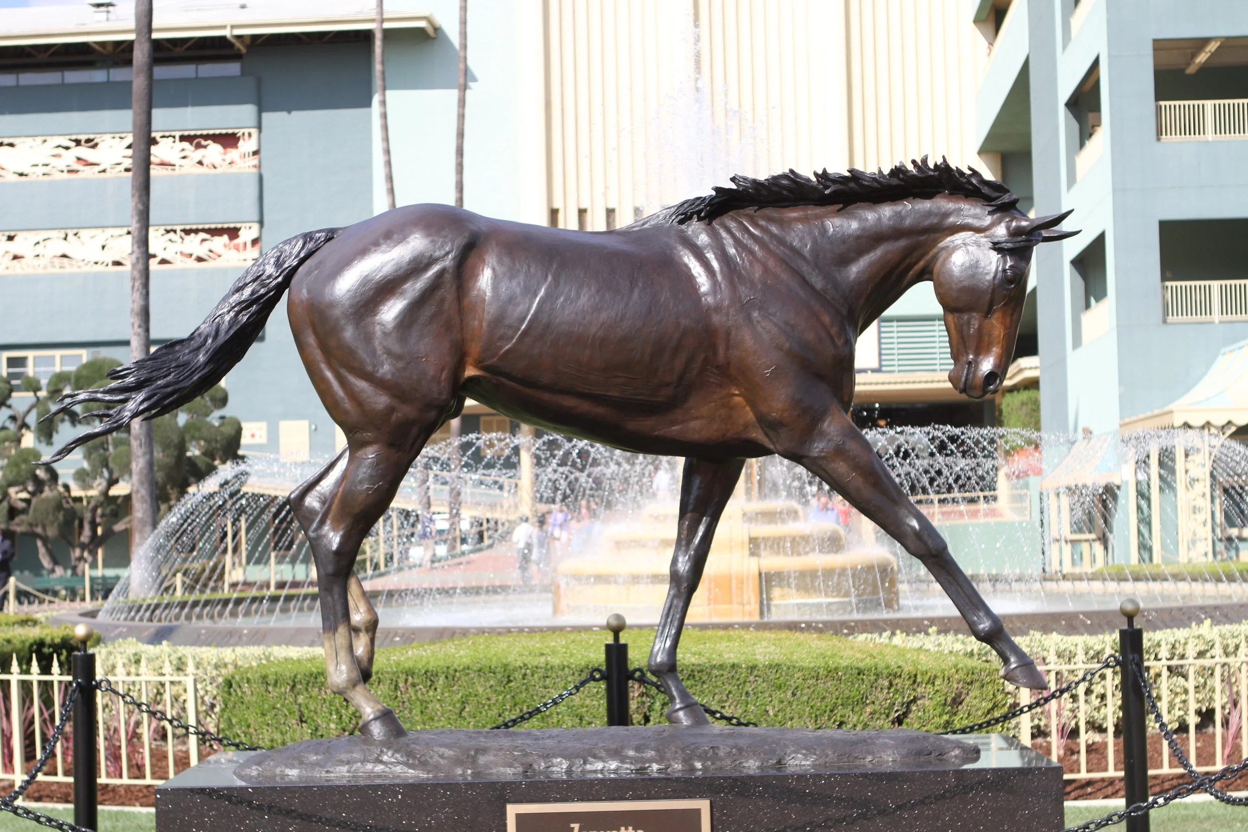 "Zenyatta Gets John Henry Treatment With Santa Anita Statue"