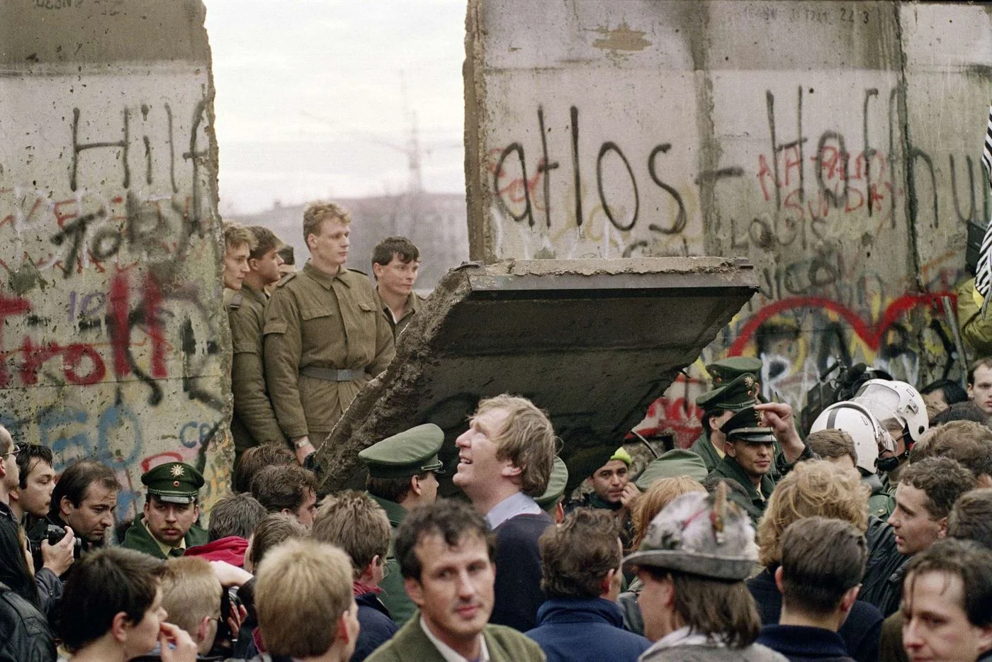 What the Dismantling of the Berlin Wall Can Teach Us as Trump Tries to Build His Wall
