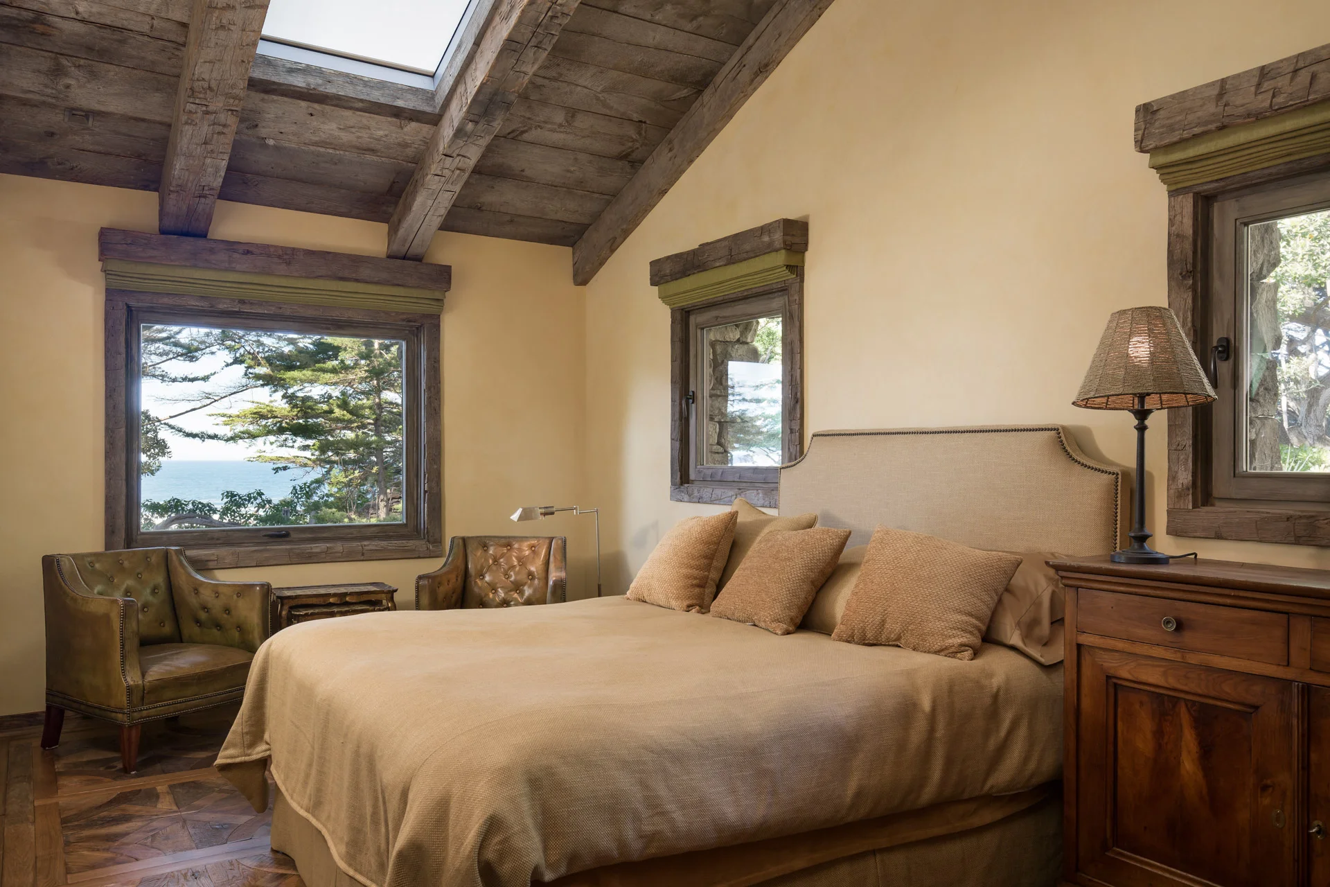 29-Rustic-Bedroom.jpg