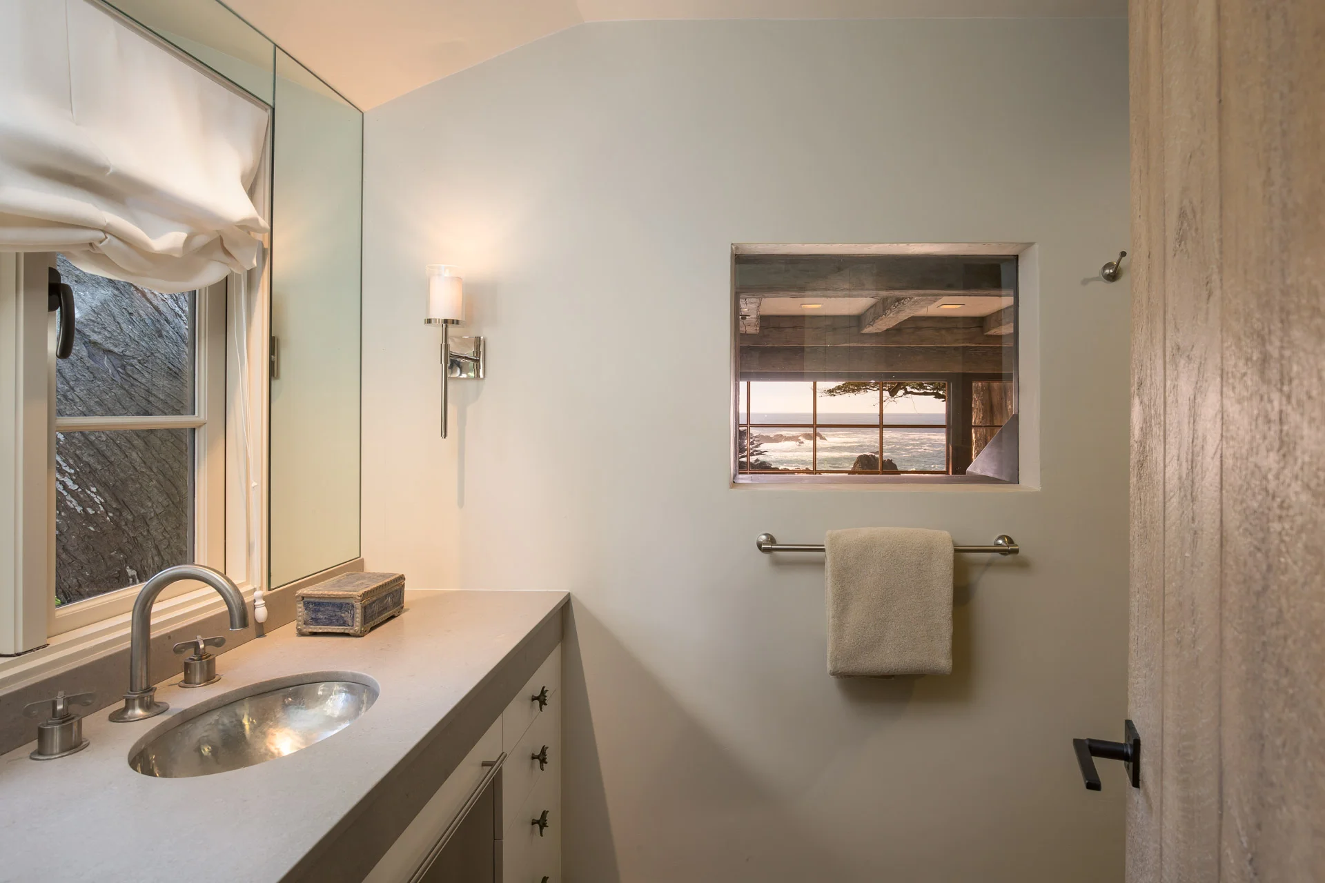 33-Rustic-Bathroom.jpg