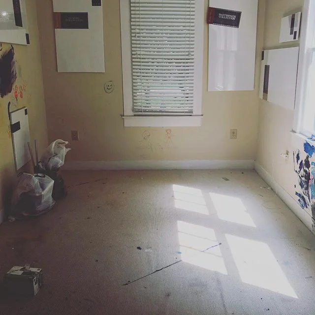 Say #goodbye to the carpet in my studio. This is four years coming. Can&rsquo;t believe it&rsquo;s taken me this long to make this space truly my own. (Notice all the wall paintings from various nieces  and nephews...)
.
.
.
#artistsoninstagram #art 