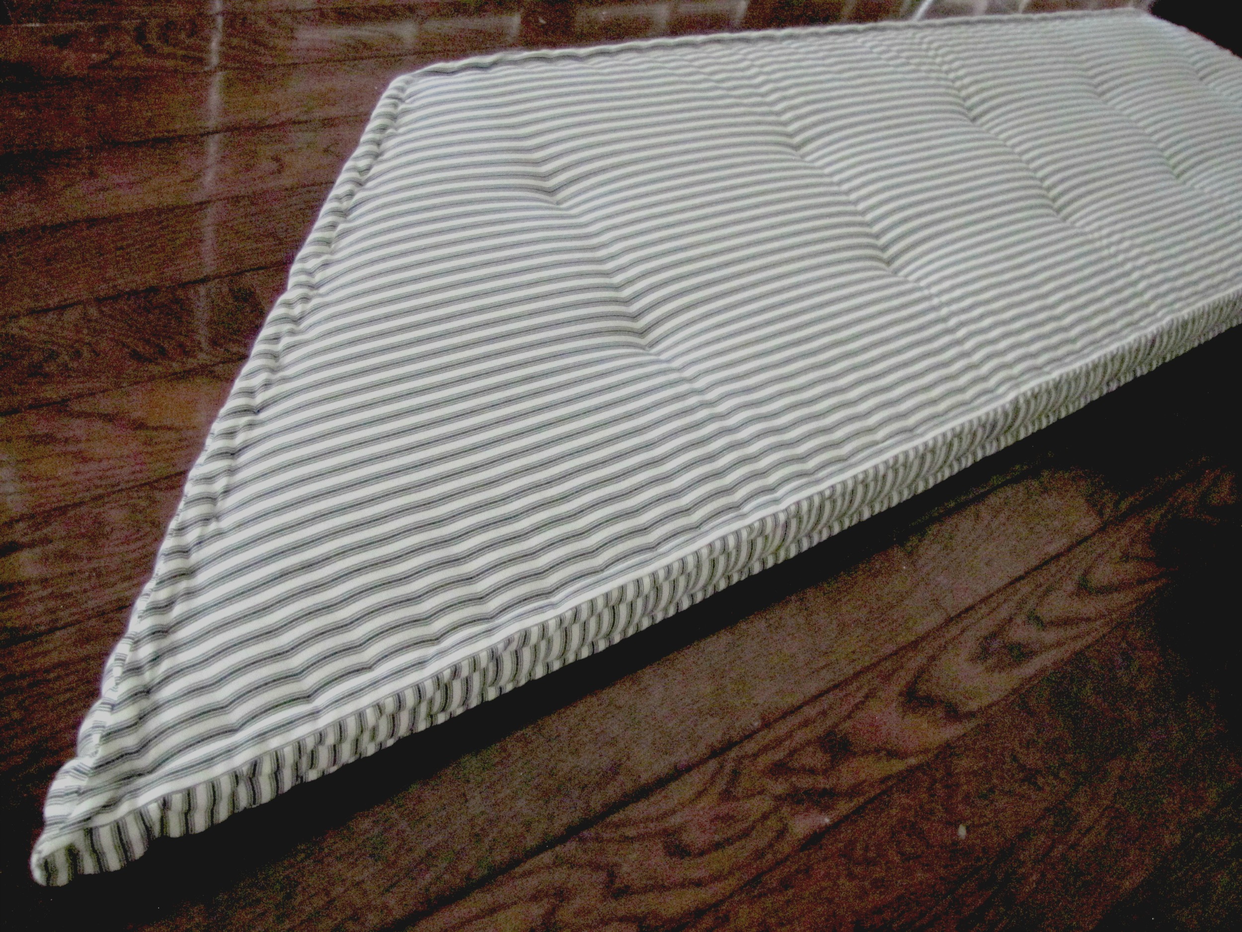 trapezoid window cushion
