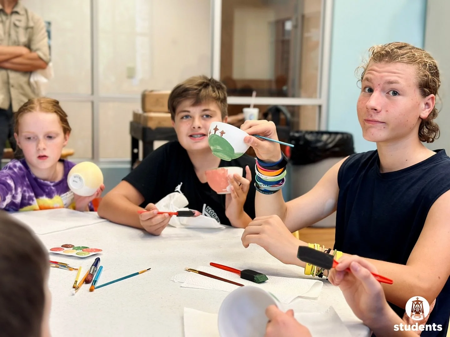 PARTY TONIGHT &mdash; 🎨

Every splash of paint makes a difference and we need YOU!

Every bowl you paint = 50 meals provided for families in need of food right here in our community 🍽️

Doors open at 6pm at Student Ministry OR meet us at 6:45 at Ch