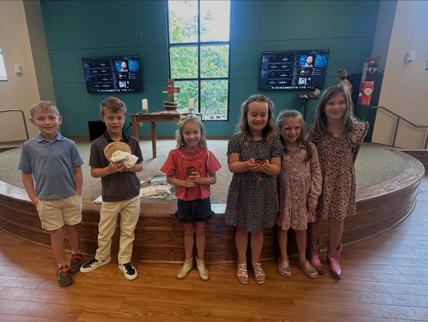 Yesterday was World Communion Sunday, and our First Kids got to learn that God&rsquo;s family stretches across every country and every language! We then joined together to take part &mdash; remembering Jesus&rsquo; love that connects us all. 

❤️❤️❤️