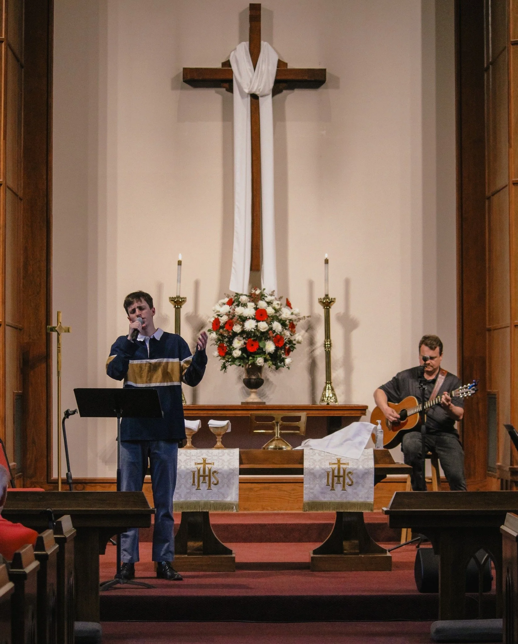 Gainesville First United Methodist Church has a tradition of honoring and remembering those who hold a special place in our hearts by dedicating flowers in our sanctuary, narthex, or chapel. This meaningful gesture offers a way to celebrate the memor