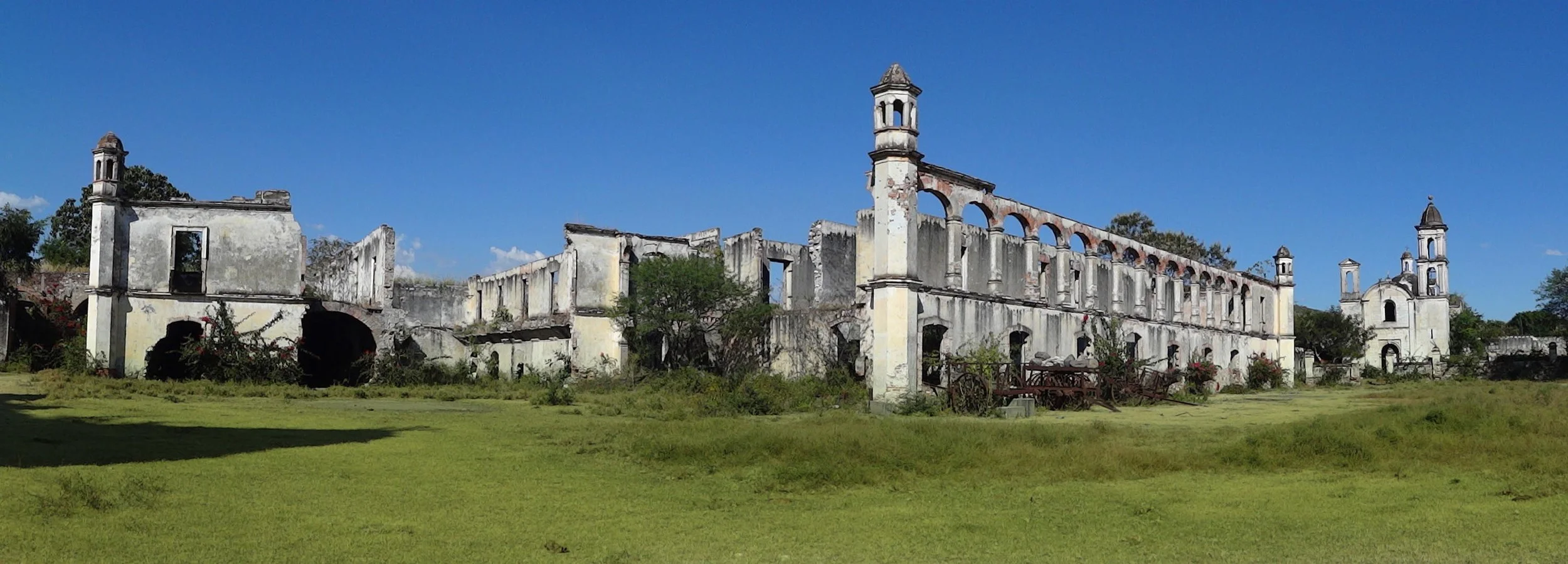 Picture of the Hacienda days before the beginnig of the restoration process.