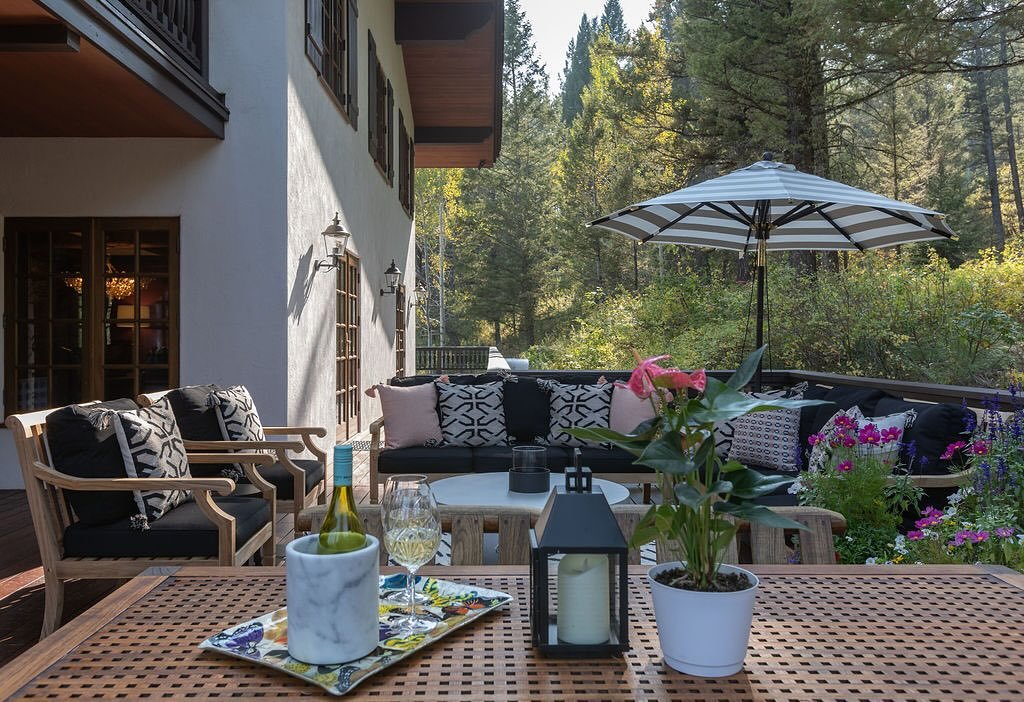 Wishing you a Sunday filled with rest, reflection, and a little beauty wherever you are. Whether you&rsquo;re lounging at home or out soaking up inspiration, take today to recharge and reconnect.

Here&rsquo;s to quiet moments, cozy corners, and the 