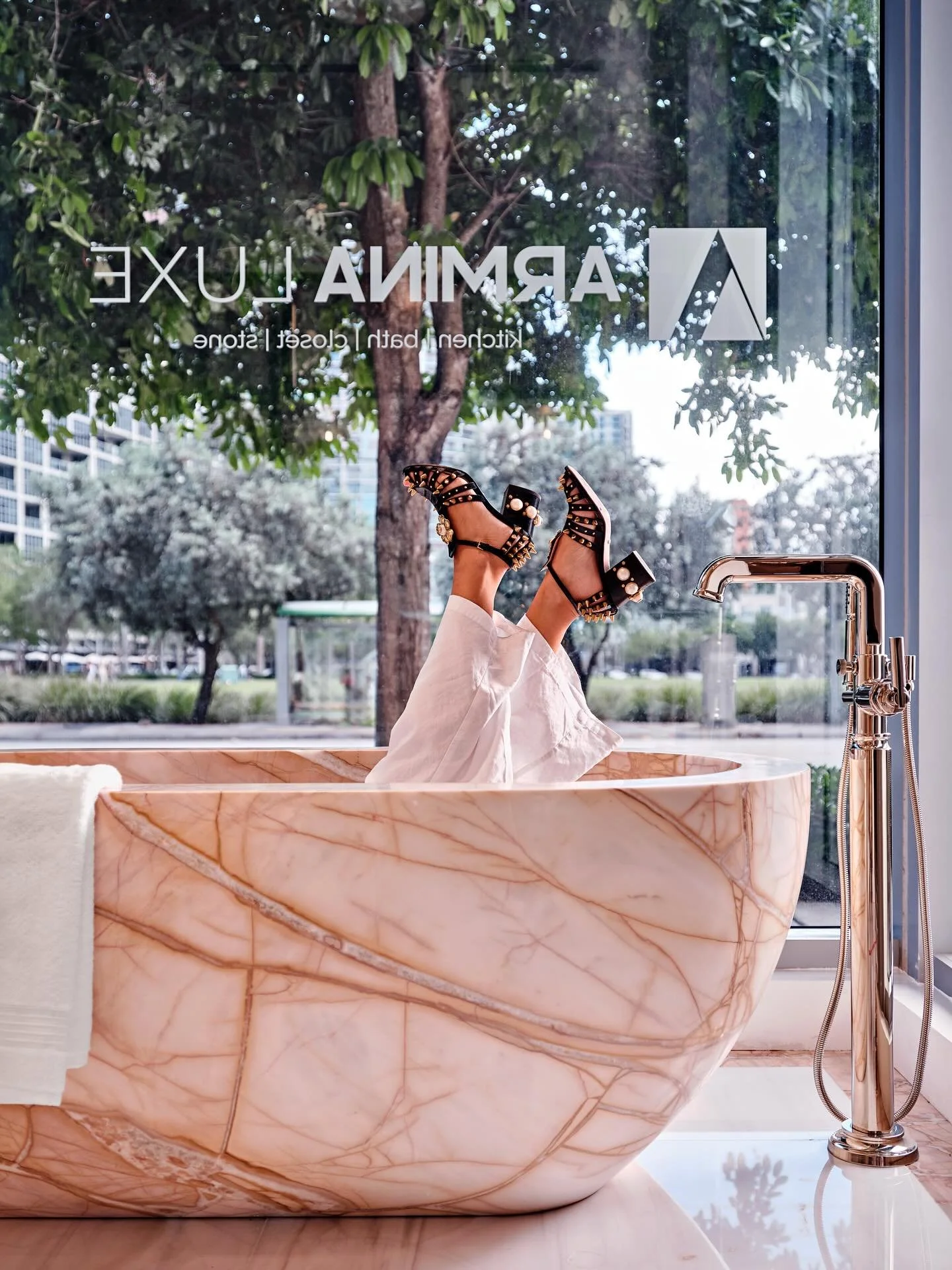 We recently partnered with Emre Basman and his incredible team at Armina to design Armina Lux &mdash; a vibrant new showroom in the Miami Design District. ✨
Created as a celebration of the colorful and diverse spirit of Miami, this space draws inspir