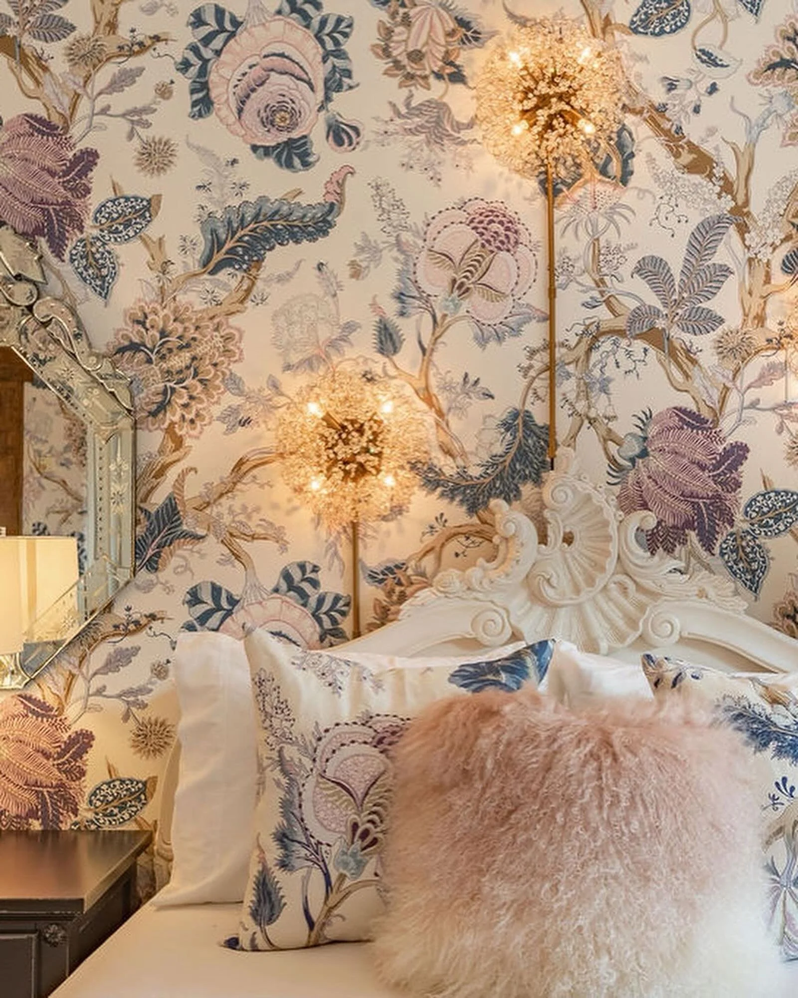 Pattern Drenching can be healing. #patterndrenching #interiordesign #wallpaper #maximalism #florals