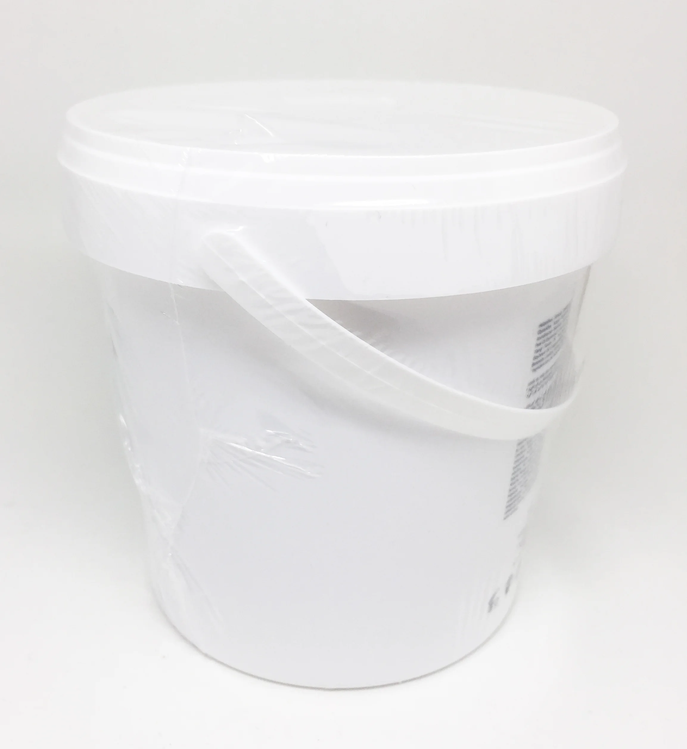 All professional product tubs come with a handle