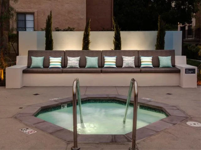 Jacuzzi and Lounge Seating.jpg