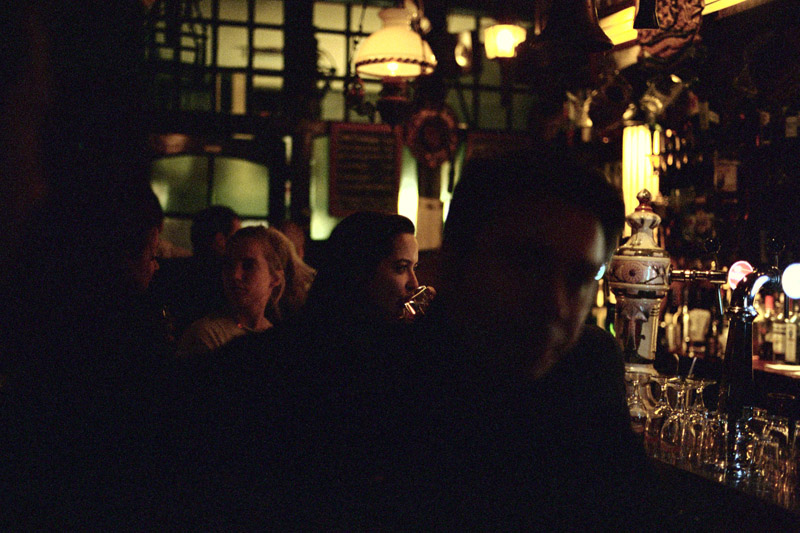 Beer-drinking pretty lady ( Flickr ) | Leica M4 Kodak Portra 400 (EI 800)