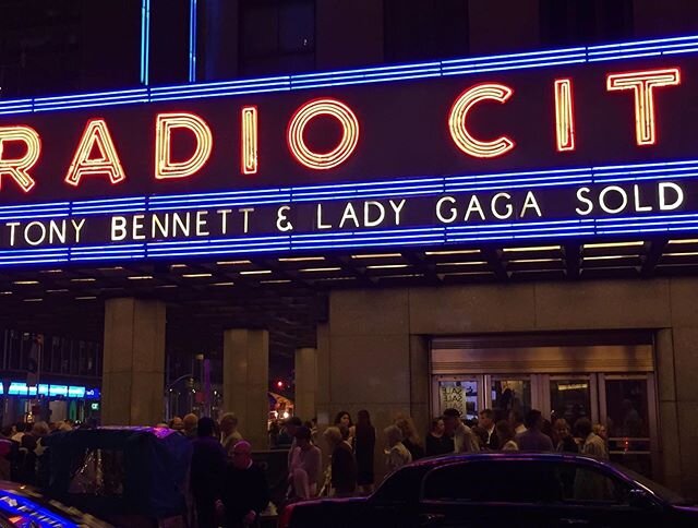 Once upon a time in New York. #radiocitymusichall Friday Flashback with Tony Bennett and Lady Gaga in concert. Unthinkable today to go to a concert hall packed with like-minded people enjoying a fabulous show like this. Who would have thought that th