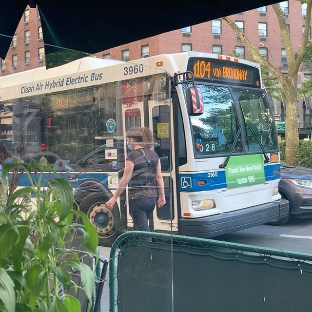 Summer in the city. Dinner at Cafe Fiorello and a spectacular sunset on the way.  #dinnertonight #nyc  #covid_19 #lifehastogoon #spectacular #cafefiorello #lincolncenter #beautyofnature🍃 #sunsets #sunsetphotography #photooftheweek #citylifestyle #so