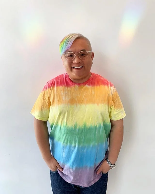 When you find a shirt to match your hair. Live life proudly, authentically, and colourfully. // #HairTheRainbow #TasteTheRainbow #WearTheRainbow #Pride #PrideHair ✂️:@lina.in.sugarland 📷:@rachelreesehay @toniguyfirstcolony