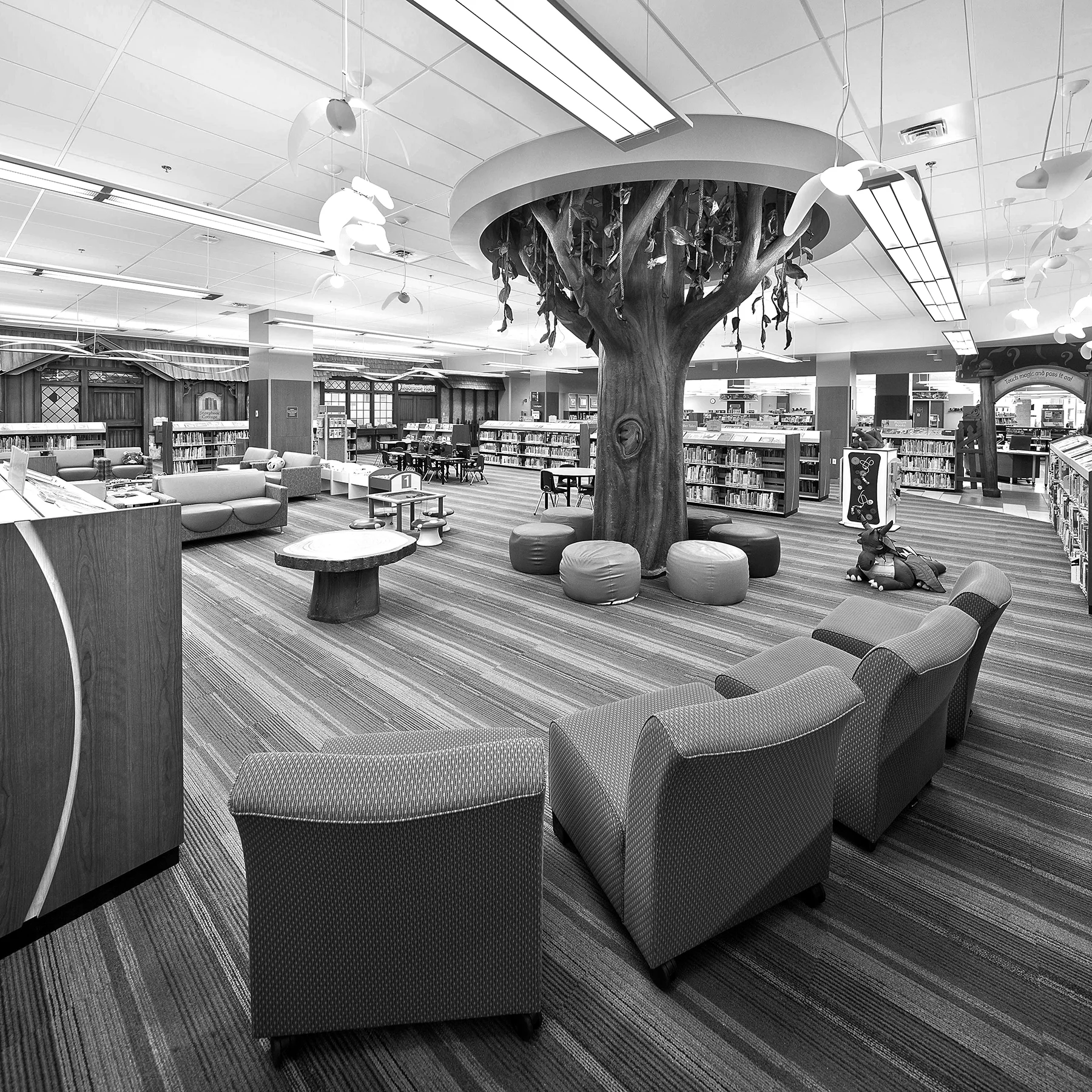 2012_007_Strathcona_Childrens_Library-7160-b&w.jpg