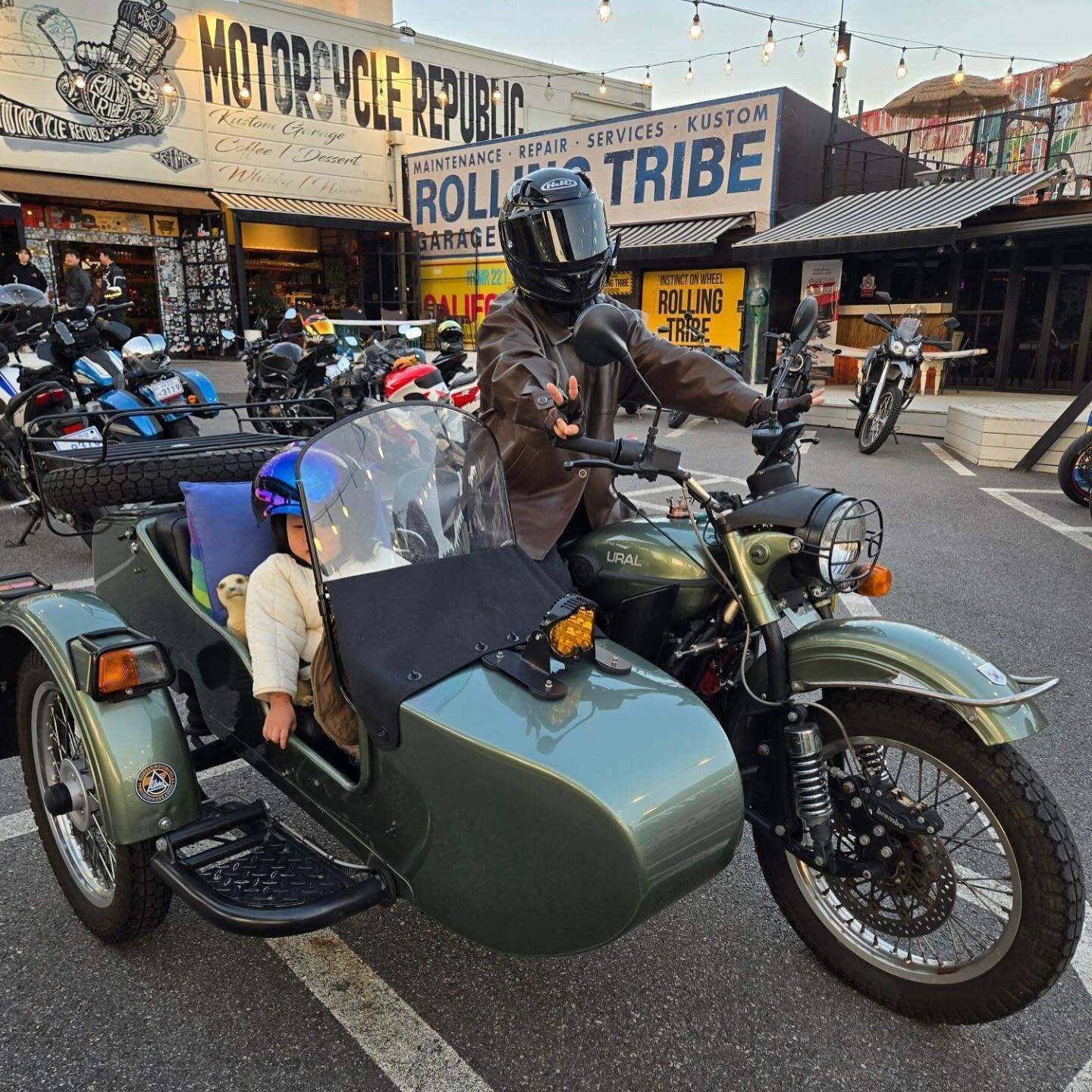 Sunday funday ✌️

@hyoi_ural 

#uralmotorcycles