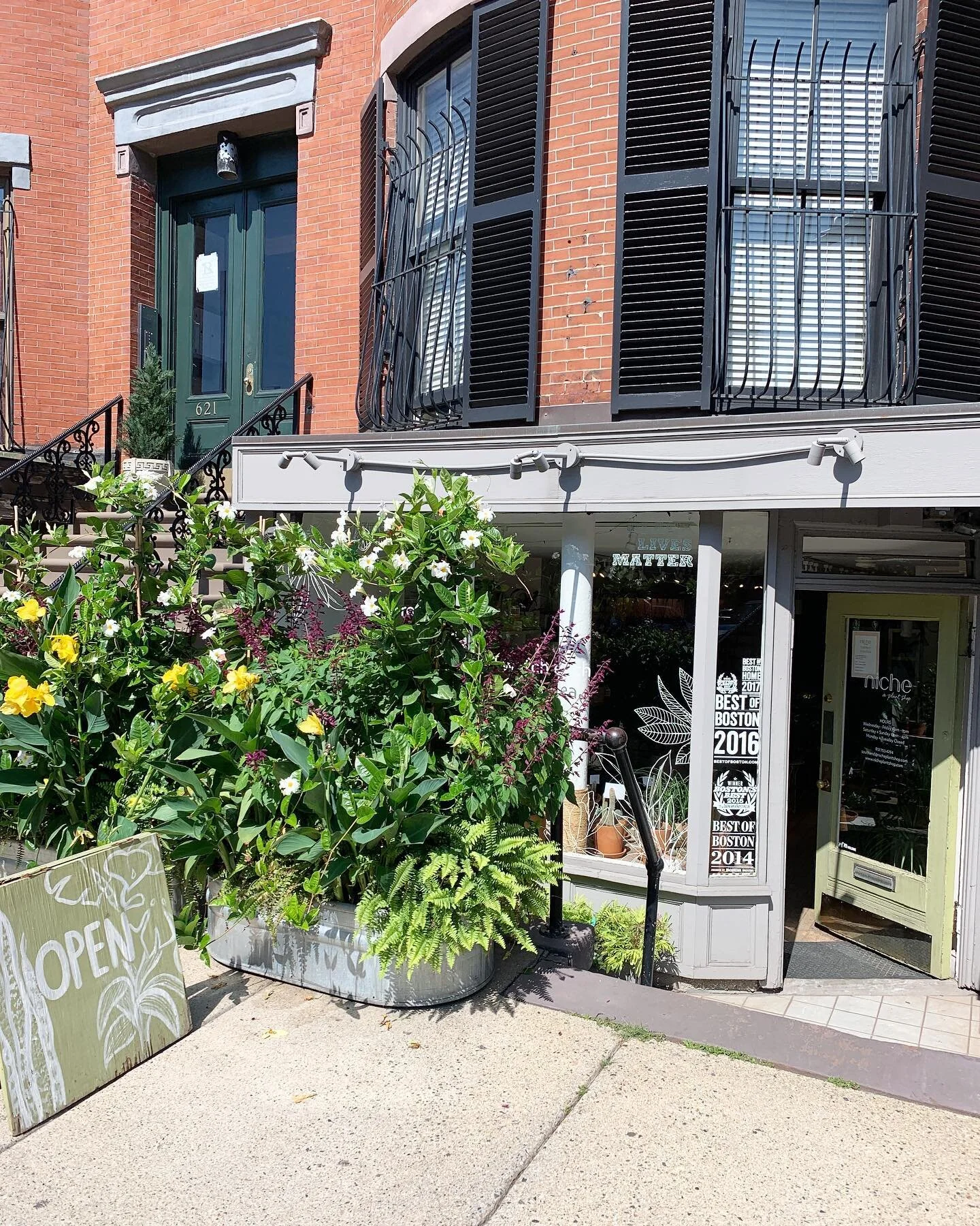 It&rsquo;s a beautiful Sunday. Shops open &lsquo;til 4.