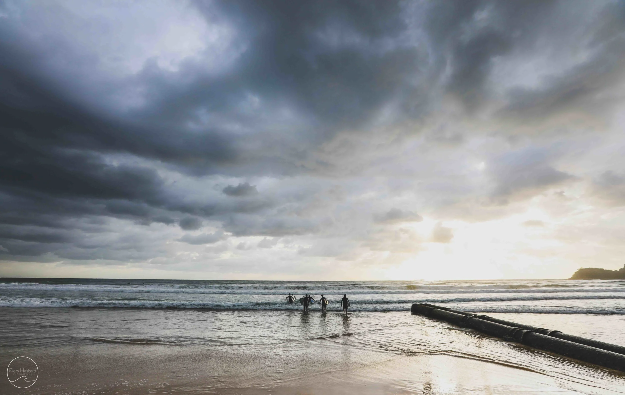21.2.2019 // Some incredible light shining through some low clouds out front at South Steyne pipes.