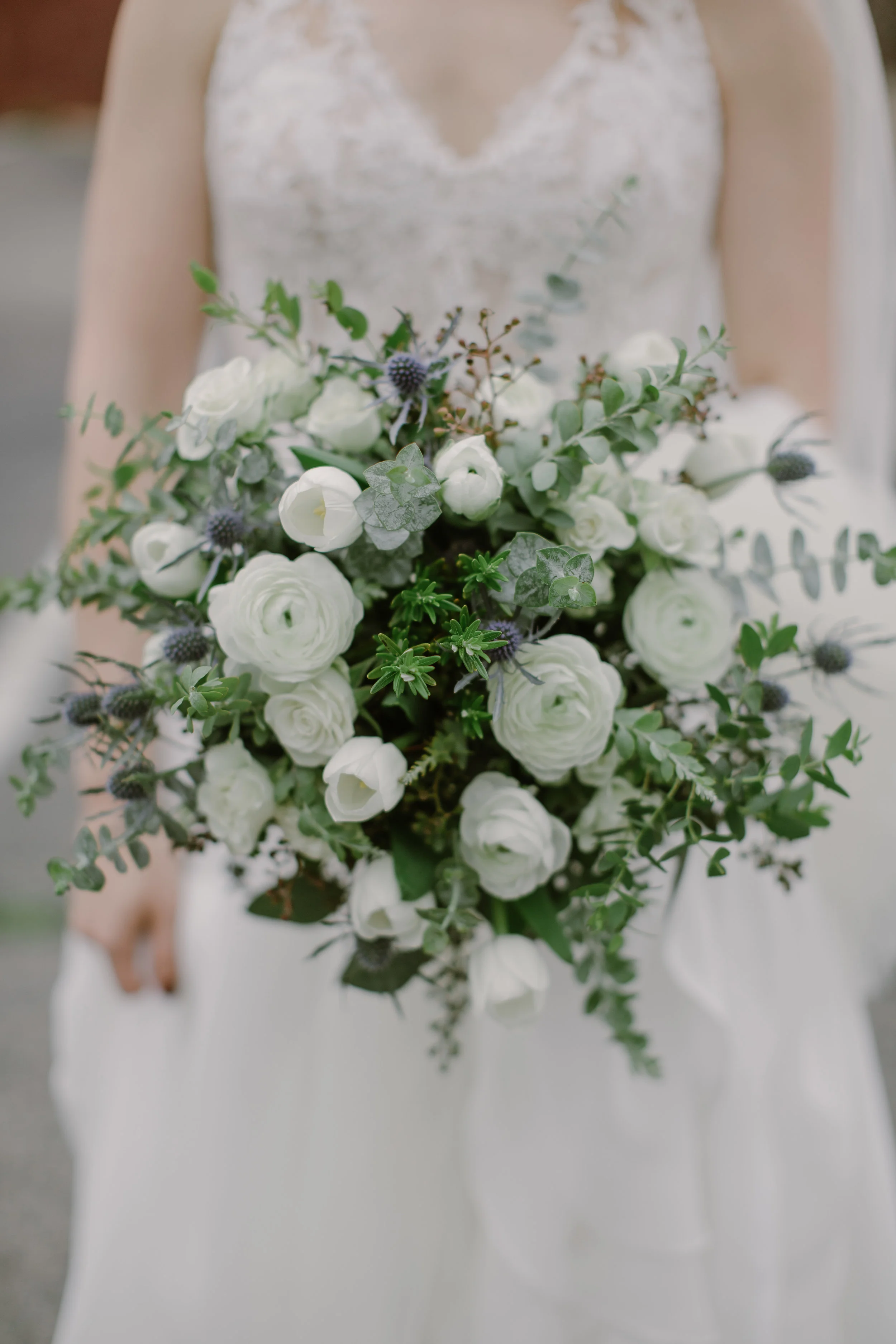white bridal bouquet