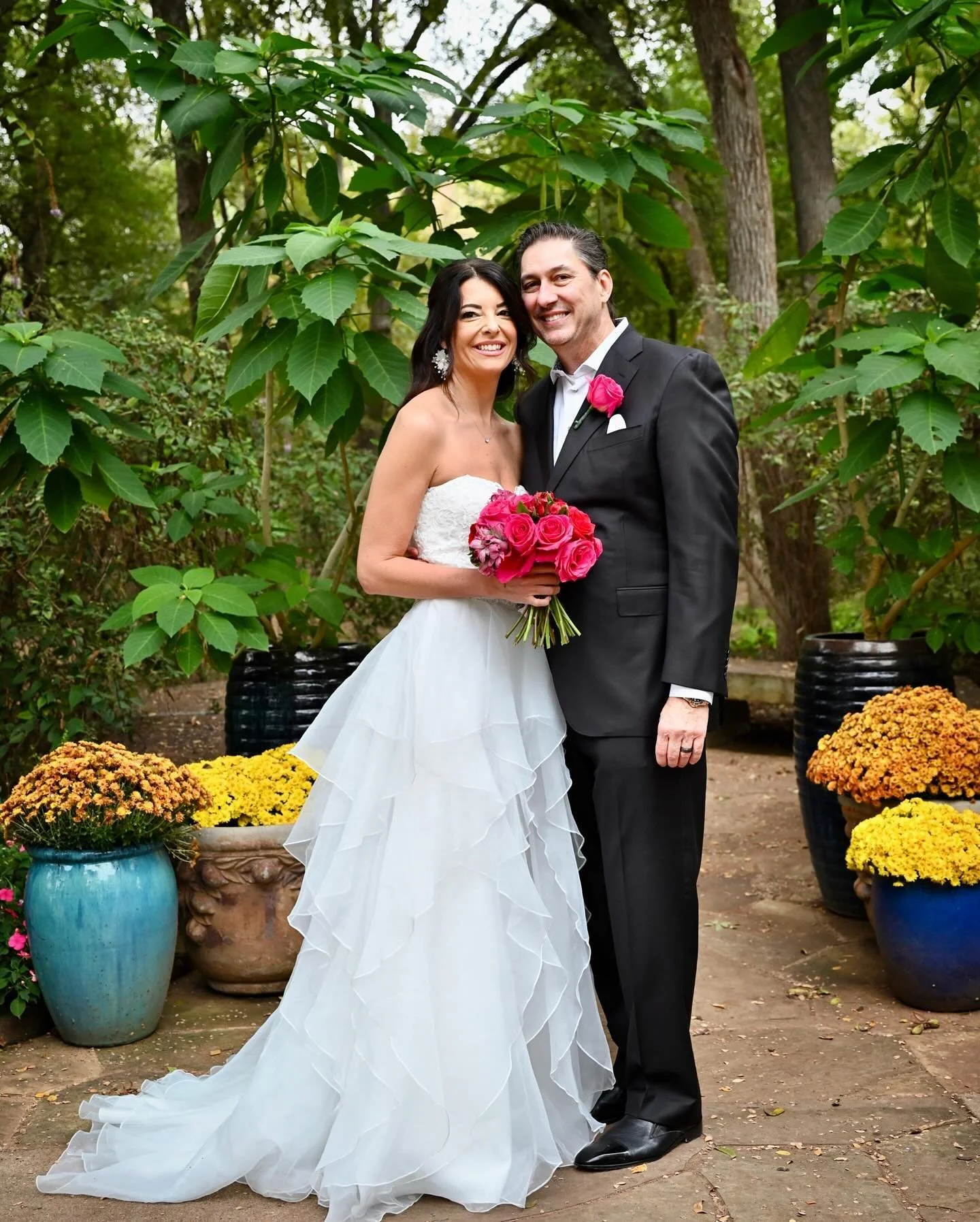 An early November morning, Brooke and Tom exchanged vows surrounded by loved ones and fresh flowers. Congratulations to the beautiful family! 💖💍

#grapevine #grapevinetx #grapevinewedding #grapevineelopementphotographer #elopeingrapevine #grapevine