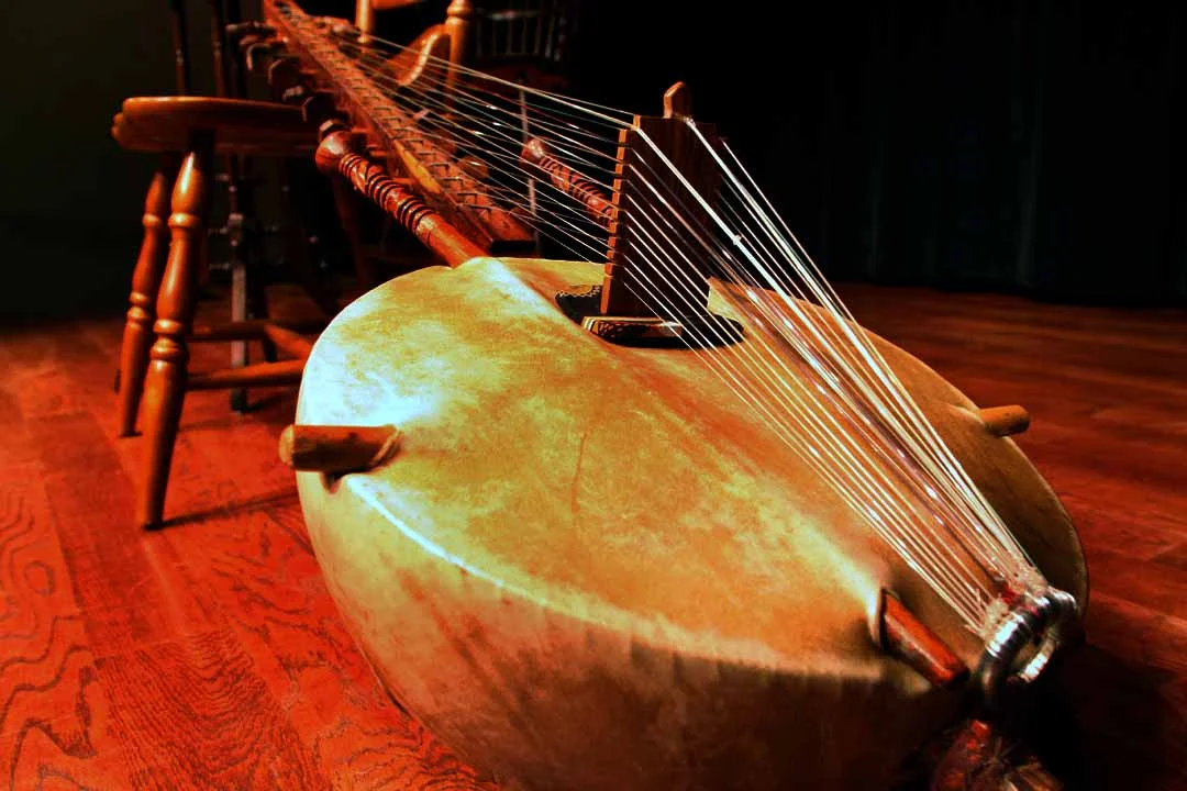 Kora_(African_lute_instrument).jpg