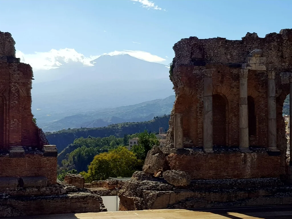 taormina-2829125_1920.jpg