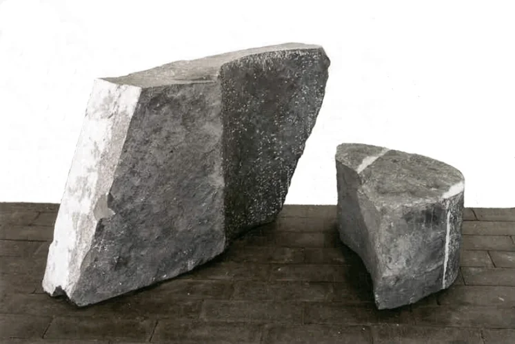 Kleine cirkel, Doornikse Steen, 2001 - h. 80 x b. 120 x d. 120 cm