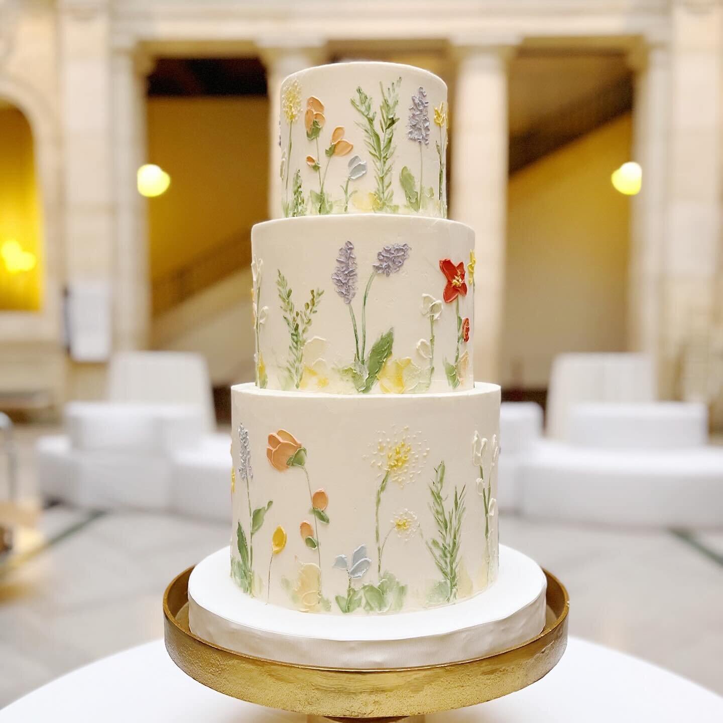 spring is in full bloom at Sweet Bree&rsquo;s 🌸🌷🌼🌿
&bull;
and, at the most beautiful venue in Detroit @diadetroit
&bull;
&bull;
&bull;
#breesgfree #glutenfreedetroit #buttercreamfordays #cakestagram #instadesserts #glutenfreebakery #detroitfoodie