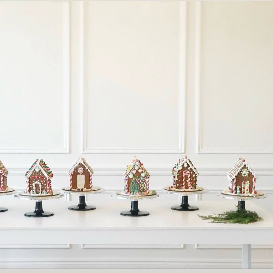 Happy Saturday after Thanksgiving!
&bull;
I&rsquo;m excited to share that the Gingerbread House Workshop will be Saturday, 12/13 from 10a-1p🏠🍭🎄✨
.
If you would like to purchase just the KIT to make at home, I&rsquo;m offering those for pick up on 