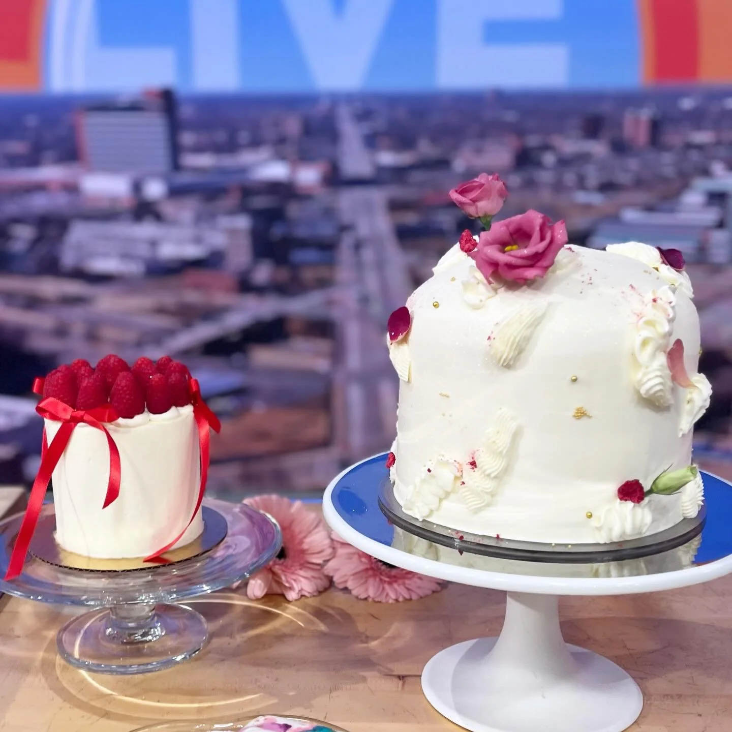 on a little cake break&hellip;
&bull;
taking orders for after 1/4/26✨
&bull;
&bull;
&bull;