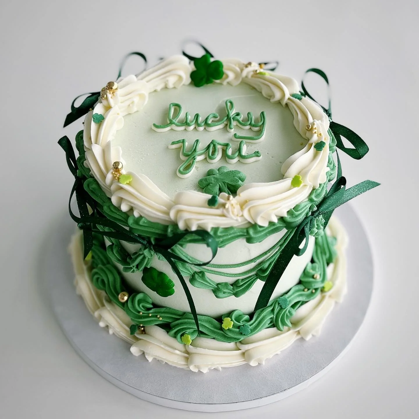 ☘️☘️☘️
&bull;
happy St. Patrick&rsquo;s Day!
&bull;
&bull;
luck you, lucky ME! thank you for choosing me to make your custom cakes ✨
