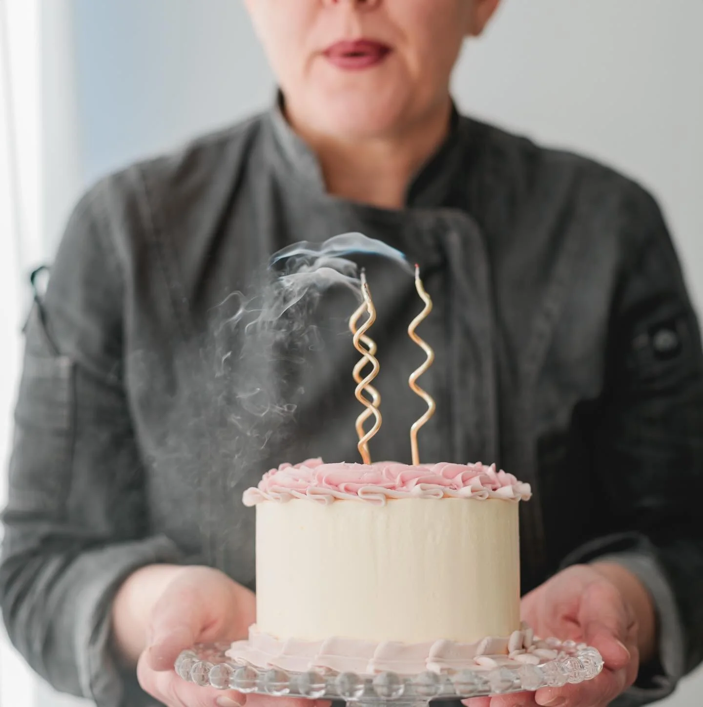 ✨⭐️✨GIVEAWAY! ✨⭐️✨
&bull;
April is our anniversary month here at Sweet Bree&rsquo;s!
&bull;
We&rsquo;re celebrating and YOU get the cake! 
&bull;
Enter to win a 7&rdquo; Premium Celebration Cake 🎂 flavor of your choosing.
&bull;
TO ENTER:
+ follow @