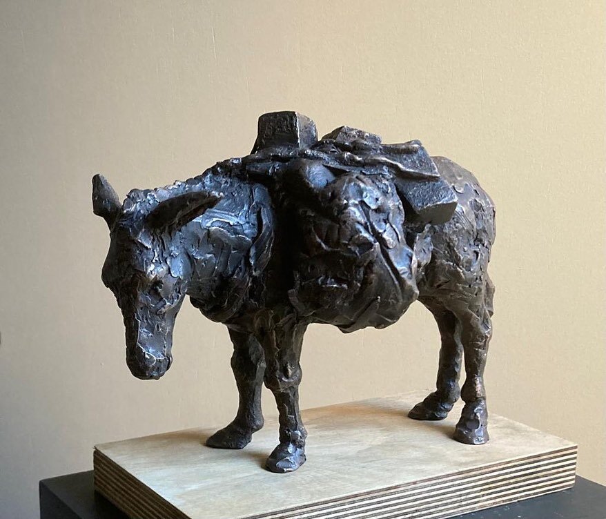 Cold cast bronze made of this beautiful, sensitive piece sculpted by the wonderful artist Suzie Zamit &ldquo;Beast of Burden&rdquo;
#coldcastbronze#bronze#casting#coldcast#fineart#fineartcasting#sculpture#icastsculpture#mouldmaking#bronzeresin#donkey