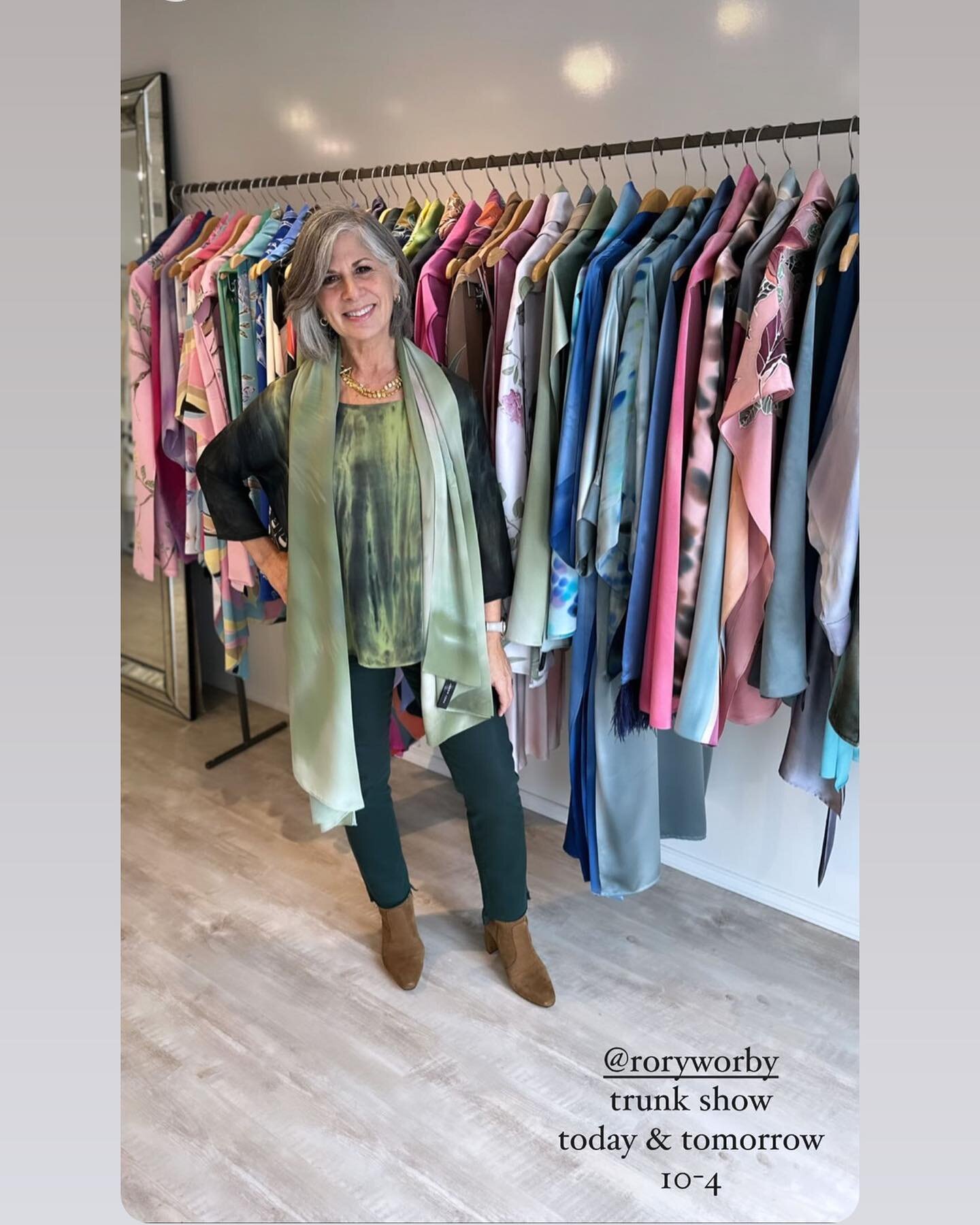 Today and tomorrow @katiefongcollection 10:00-4:00
Start your holiday shopping 🛍️ with me! One-of-a-kind handpainted silks make the perfect 💝 gift! 

Are you traveling somewhere warm this holiday season? We&rsquo;ve got the perfect sarongs,wraps an