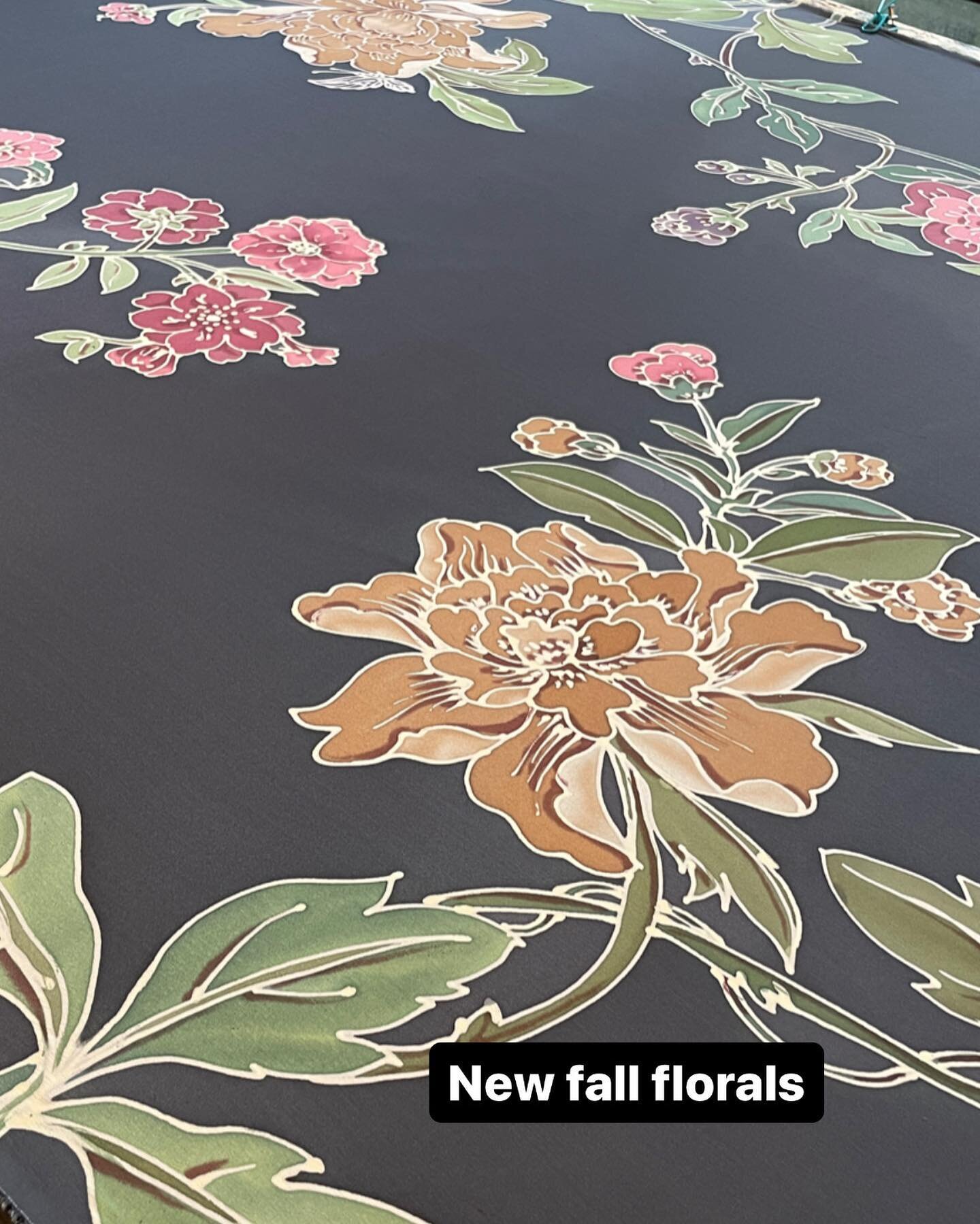 Coming next week to @katiefongcollection 
New one of a kind handpainted fall floral silk scarves 🌼🍂🍃

#inspiredbynature #oneofakind #handpainted #silk #scarf #accessories #fall #fallcolors #fallfashion