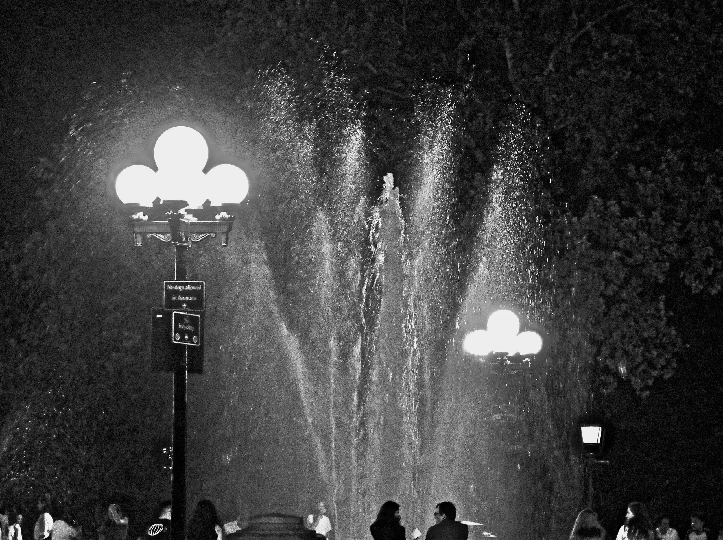 WASH SQR FOUNTAIN2.JPG