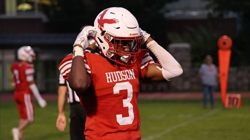 Tonight&rsquo;s varsity football game against Clinton will be LIVE at 6:30pm! 🏈

Use the HUD-TV Vimeo link to tune in! 

🔴photos from the 9/5 game against Auburn⚪️