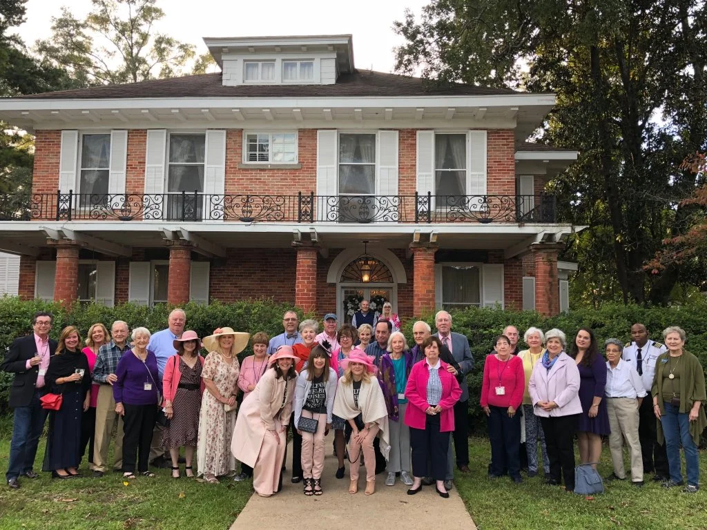 Tour Group at the Steel Magnolias House