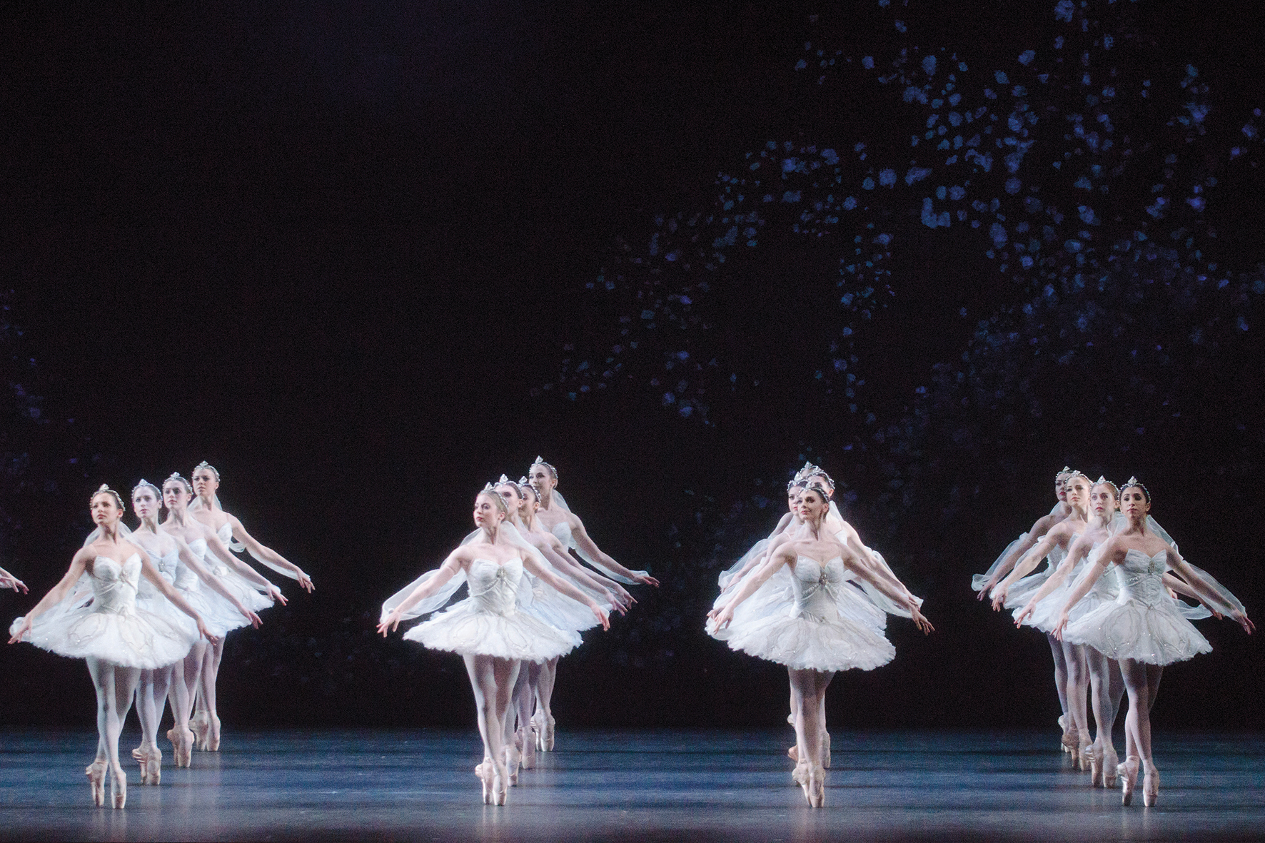 LA BAYADERE. Artists of The Royal Ballet in the 'Kingdom of the Shades' scene. (c) ROH Tristram Kenton (2013).jpg