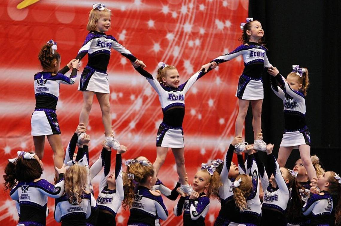 012316cheerleading_dw6.jpeg